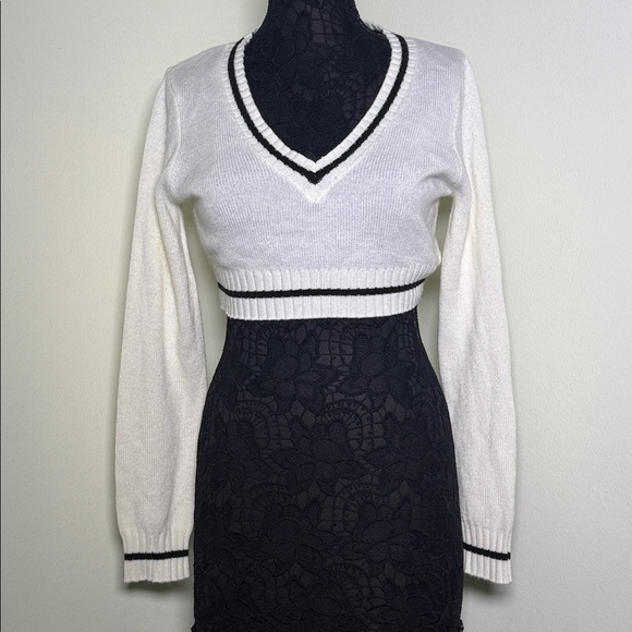 Divided Sweaters - Divided by H&M White & Black Varsity Stripe Crop Sweater | V-Neck | Long Sleeve